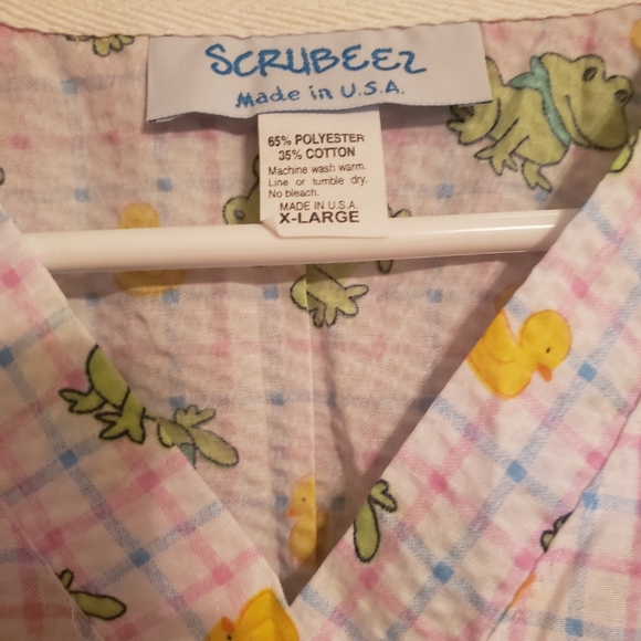 NWOT Scrub Top - Picture 2 of 3